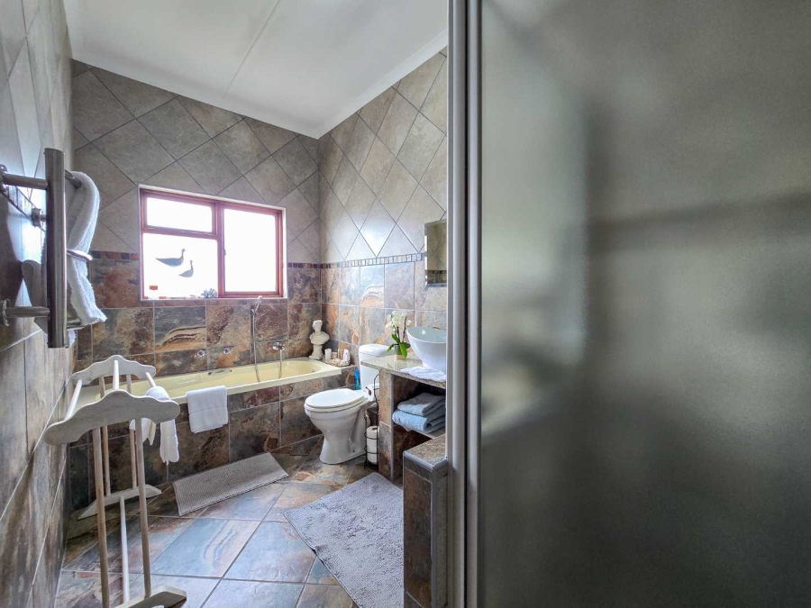 4 Bedroom Property for Sale in Stilbaai Wes Western Cape